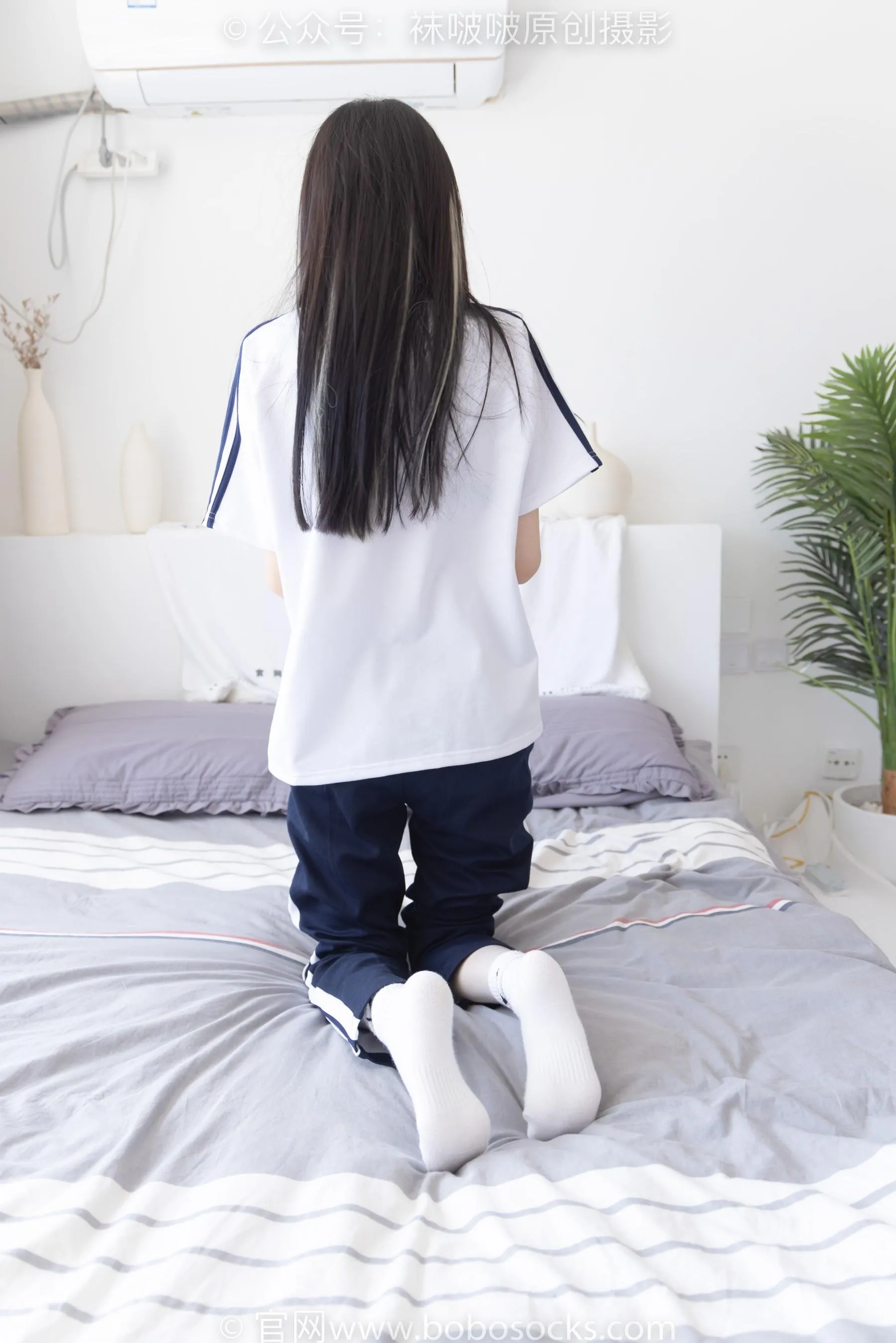 [BoBoSocks袜啵啵]NO.207 稚予-aj板鞋、白棉袜、油亮白丝、校服裤里丝 [87P]插图9